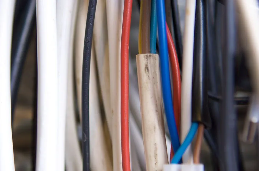 Aufgerollte Installationsleitungen in verschiedenen Querschnitten