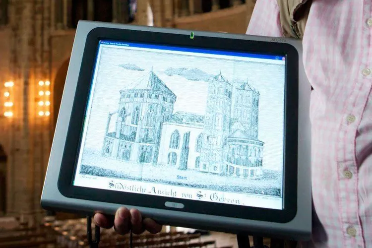 Historische Ansicht von St. Gereon auf dem Display der Steuerung